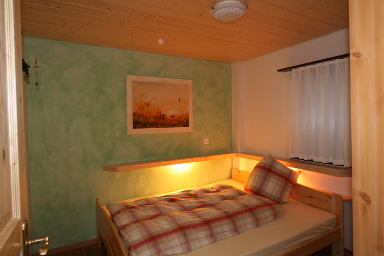 Schlafzimmer 1